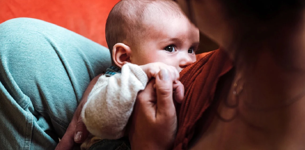 Breast Milk: नवजात शिशु के दिमाग को तेज करता है मां का दूध, जानें पूरी अपडेट