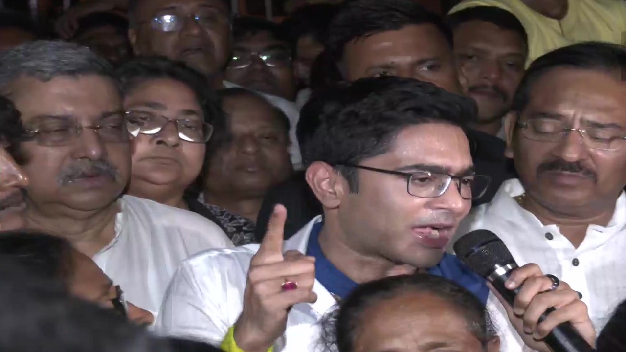 दिल्ली में TMC का प्रदर्शन, जानें- अभिषेक बनर्जी क्यों बोले 'ये भारतीय लोकतंत्र के लिए काला दिन'