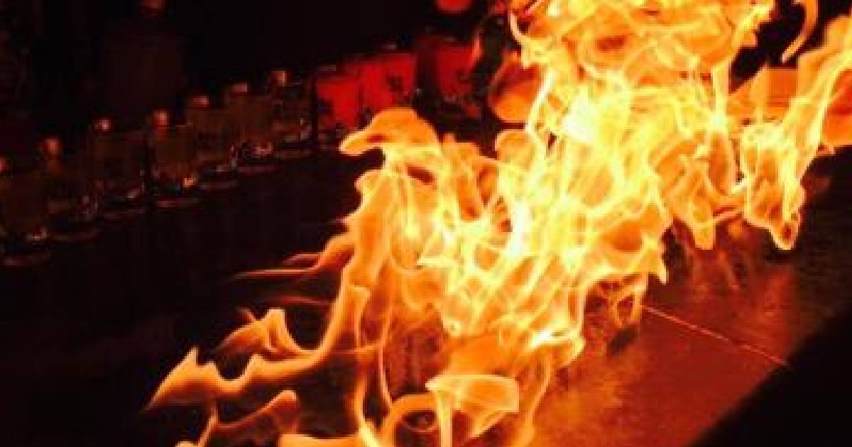मामूली विवाद के बाद शख्स ने बार में लगा दी आग, 11 लोगों की जलकर दर्दनाक मौत
