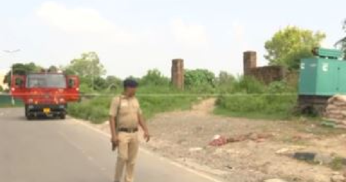 चंडीगढ़ के सेक्टर-26 में बम मिलने से हड़कंप, बम को निष्क्रिय करने के प्रयास जारी