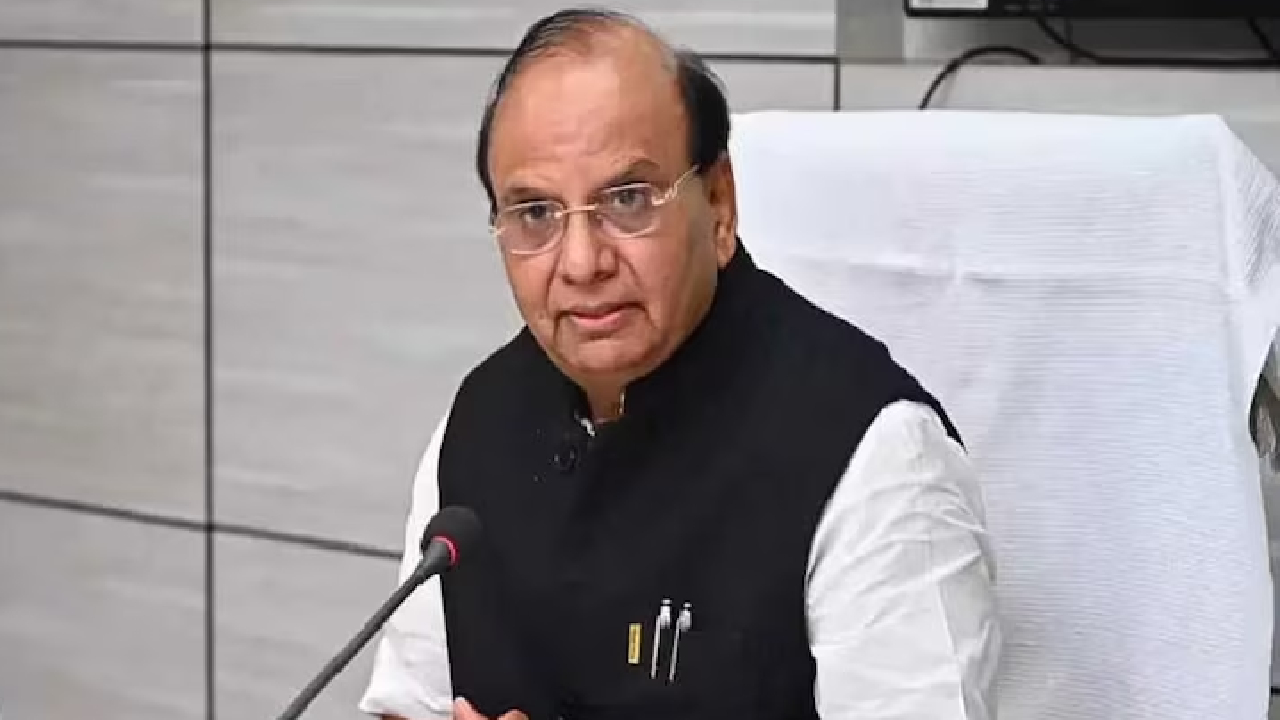 Delhi News: IAS और सांसद का PA बताकर  LG आवास पहुंचे दो युवक गिरफ्तार, पूछताछ में हुआ सनसनीखेज खुलासा