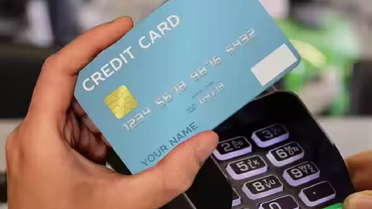 अगर करते हैं क्रेडिट और डेबिट कार्ड का इस्तेमाल, तो हो जाईए सावधान! 1 अक्टूबर से लगने जा रहा इतना टैक्स