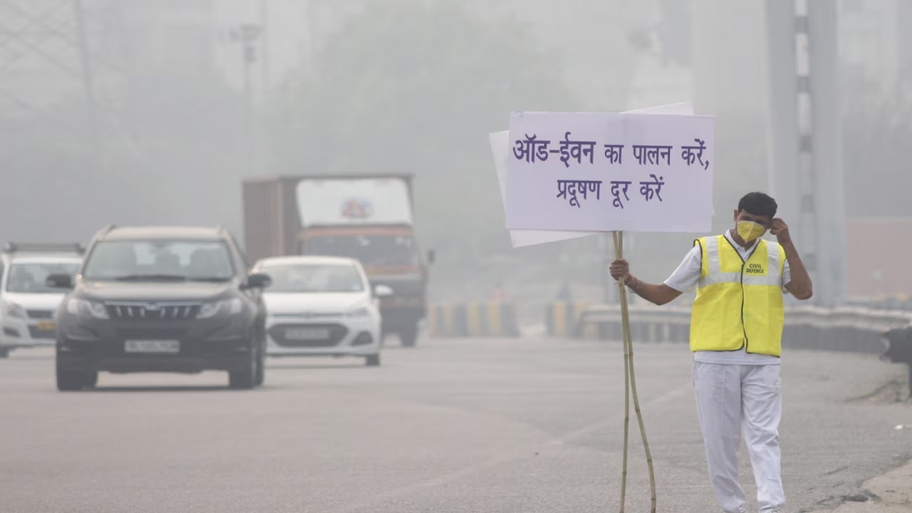 Delhi Air Pollution: दिल्ली में ऑड-ईवन लागू करने का फैसला स्थगित, जानें क्या बोले मंत्री गोपाल राय