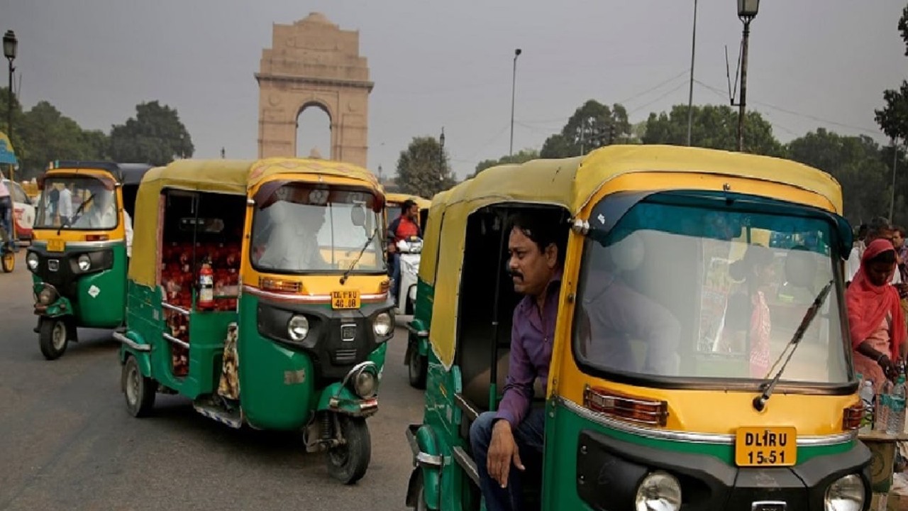 दिल्ली में ऑटो रिक्शा वाले अब मनमाने डंग से नहीं वसूल पाएंगे पैसा, सरकार ने जारी किया फरमान