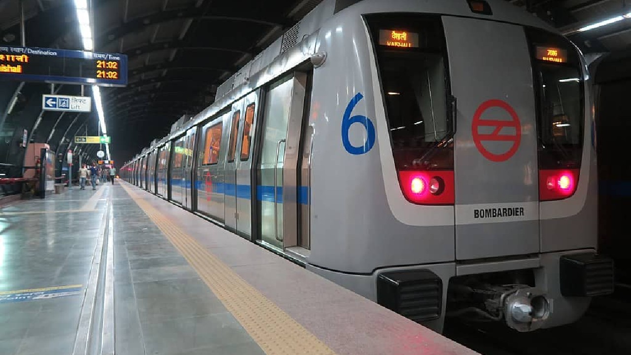 इस वजह से दिल्ली मेट्रो में नहीं होता टॉयलेट, जानकर रह जाएंगे हैरान