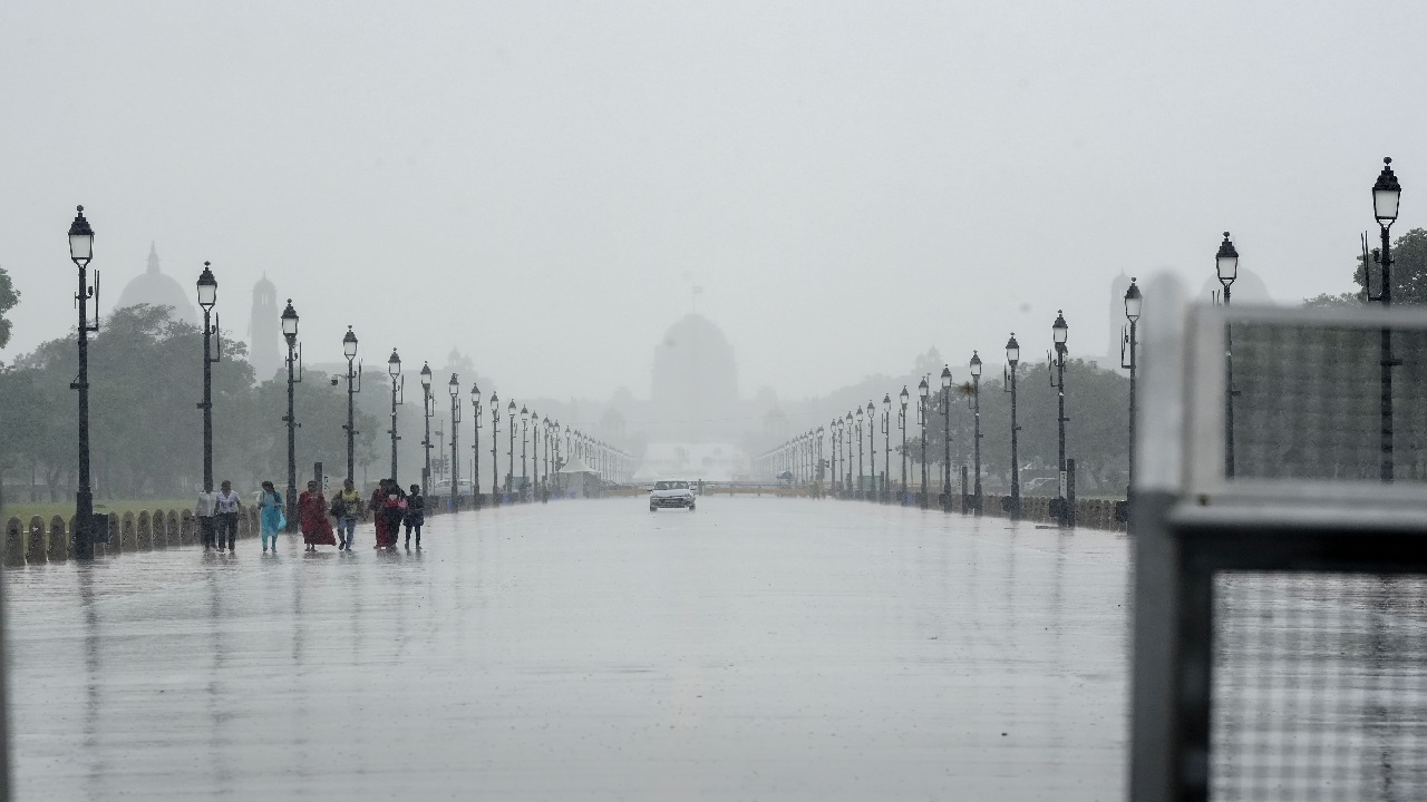 Weather Update: दिल्ली-NCR में बदलेगा मौसम का मिजाज, पड़ सकती है फुहार...जानें अन्य राज्यों का हाल