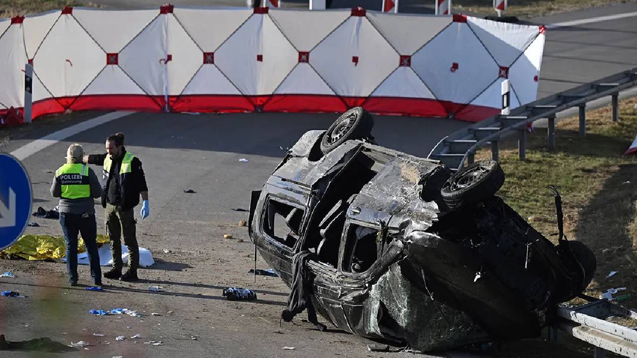 साउथ जर्मनी में बड़ा सड़क हादसा, प्रवासियों से भरी वैन हुई क्रैश, 7 लोगों की मौत, 16 लोग घायल