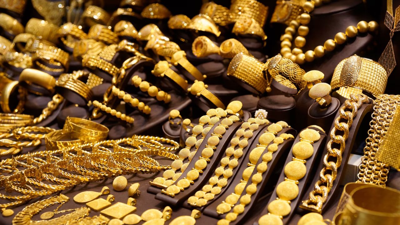 Gold Silver Price: फिर महंगा हुआ सोना, चांदी की गति भी नहीं रुक रही, जानें क्या है आज का भाव