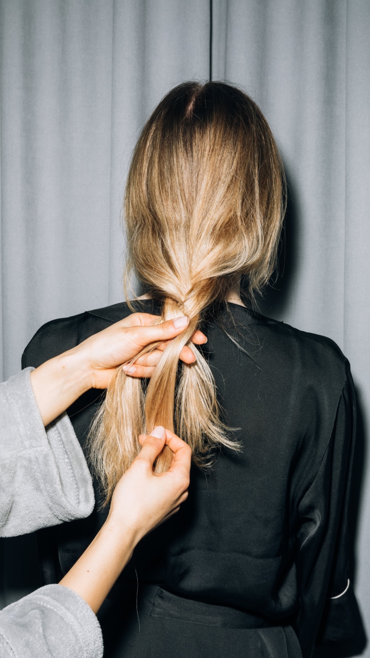 Hair Care Tips: ओह! तो इस तरह बालों में लगाया जाता है तेल