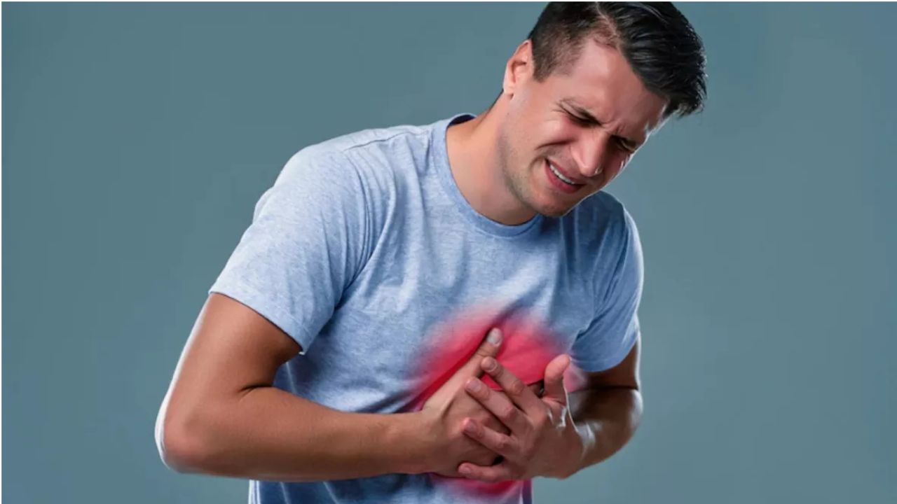 Heart Attack: हार्ट अटैक के दौरान CPR बचा सकती है अपनों की जान, जानें कैसे दिया जाता है सीपीआर