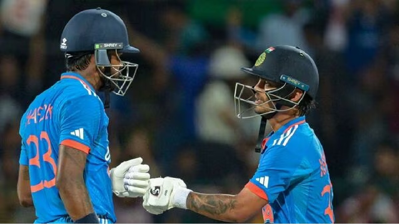 IND vs PAK : इधर ईशान-पांड्या कर रहे थे पाकिस्तानी गेंदबाजों की कुटाई, पीछे बज रहा था 'राम सिया राम', वीडियो हुआ वायरल