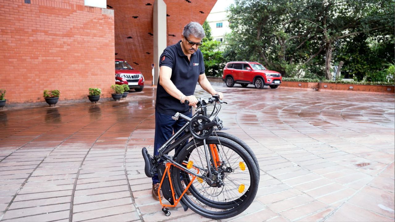 आनंद महिंद्रा ने दुनिया की पहली डायमंड फ्रेम फोल्डेबल ई-बाइक में किया निवेश, कहा- 'यह एकमात्र ऐसी बाइक जिसे मोड़ने के बाद...'
