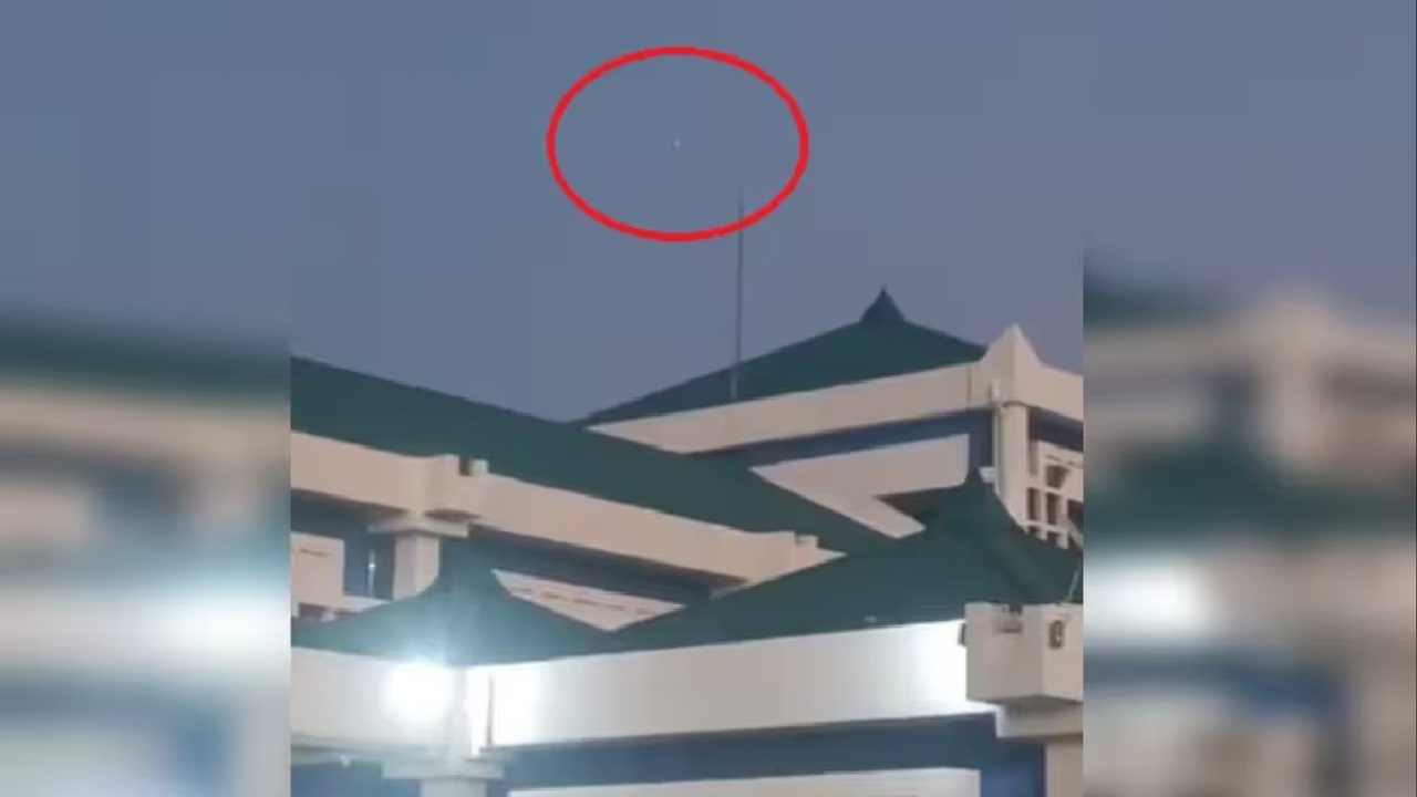 आसमान में UFO दिखने के बाद राफेल जेट्स ने की हरकत, वायुसेना एक्टिव...देखें VIDEO