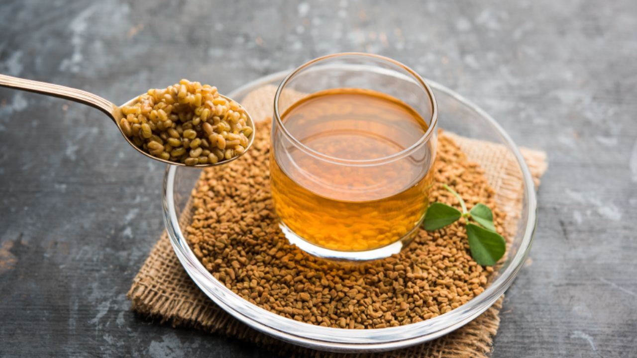 Methi ka Pani: इसलिए सुबह-सुबह पीना चाहिए मेथी का पानी, मिलते हैं कई फायदे