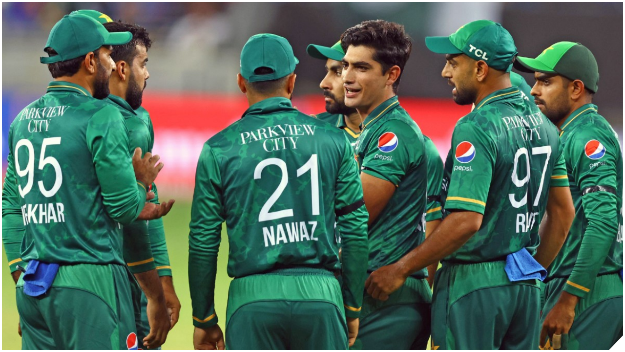 World Cup 2023: पाकिस्तान को बहुत बड़ा झटका, पूरे विश्व कप से बाहर हो सकता है ये स्टार गेंदबाज