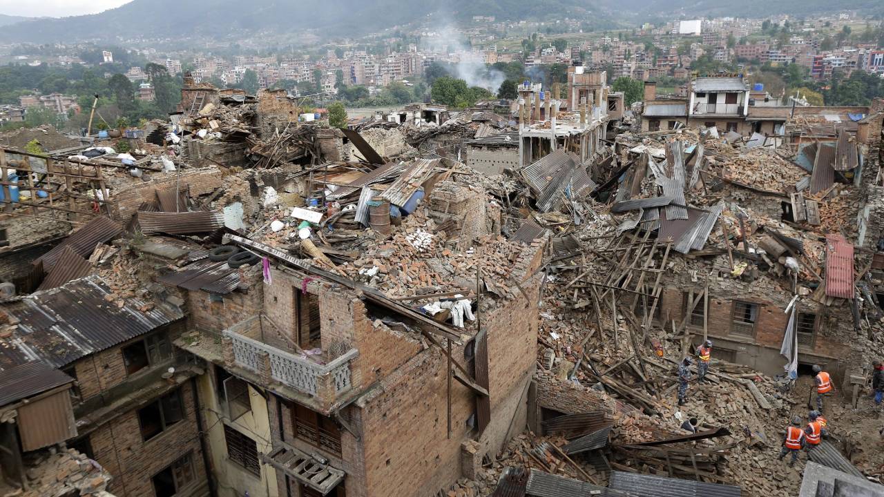 Nepal Earthquake: भूकंप में मरने वालों की संख्या 140 के पार, भारत ने अपने नागरिकों के लिए जारी किया  हेल्पलाइन नंबर