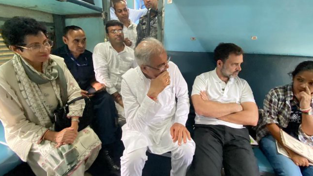 Watch: जब ट्रेन में आम लोगों के बीच अचानक बैठे नजर आए राहुल गांधी, जानें फिर क्या हुआ?