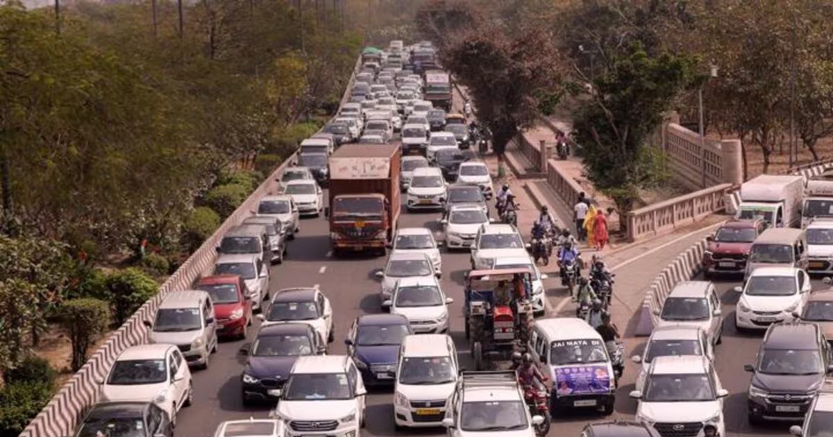 Noida: वीकेंड पर इन रास्तो पर जाने से बचें, ट्रैफिक में किया गया है बदलाव