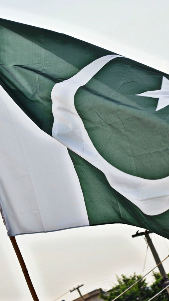 पाकिस्तान के रक्षामंत्री का दावा, नवाज शरीफ होंगे देश के अगले प्रधानमंत्री