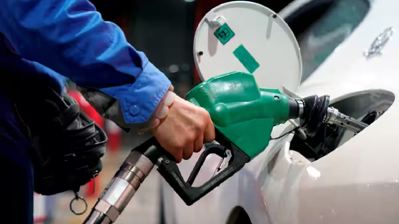 Petrol Diesel Price: इजरायल-फिलिस्तीन युद्ध की वजह से तेल के दाम में बढ़ोतरी, जानें क्या है आपके शहर में पेट्रोल-डीजल के दाम