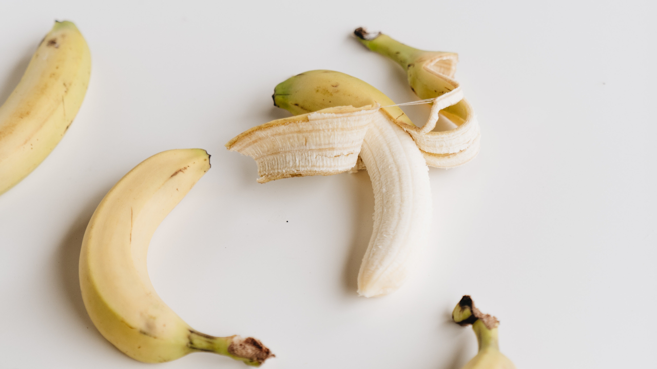 Benefits Of Banana For Skin : चेहरे पर ऐसे करें केले का यूज, 50 की उम्र में भी 25 की दिखेगी स्किन