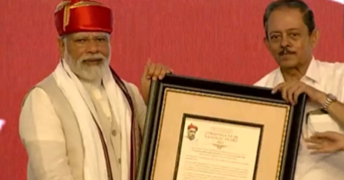 लोकमान्य तिलक राष्ट्रीय पुरस्कार से सम्मानित हुए PM मोदी, अवॉर्ड राशि नमामि गंगे योजना में देने का एलान