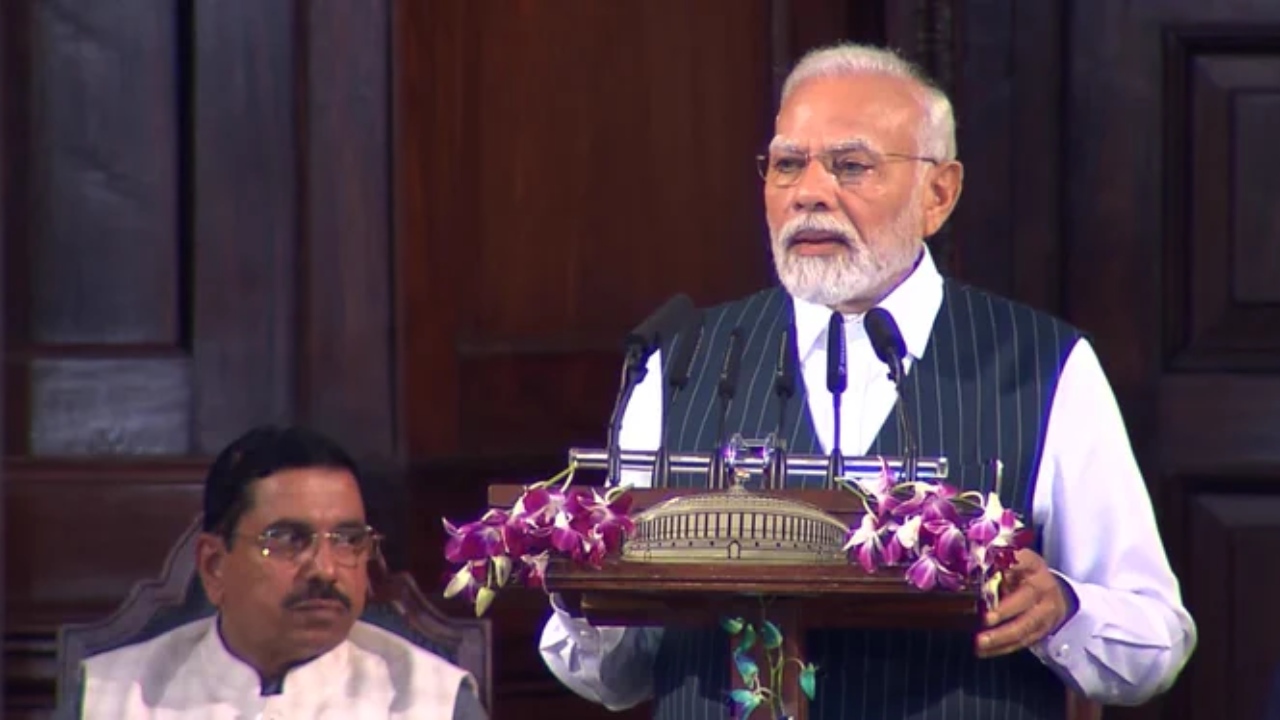 'ये भवन और ये सेंट्रल हॉल हमारी भावनाओं से भरा हुआ है', संसद में बोले PM मोदी
