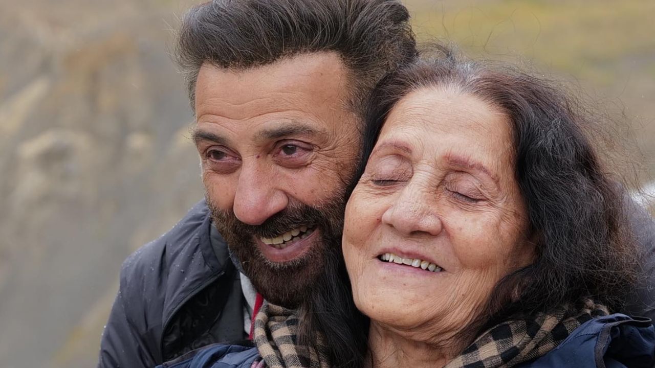 Sunny Deol Mother: मां प्रकाश कौर के जन्मदिन पर सनी देओल ने यूं लुटाया प्यार, फोटो शेयर कर लिखी ये बात