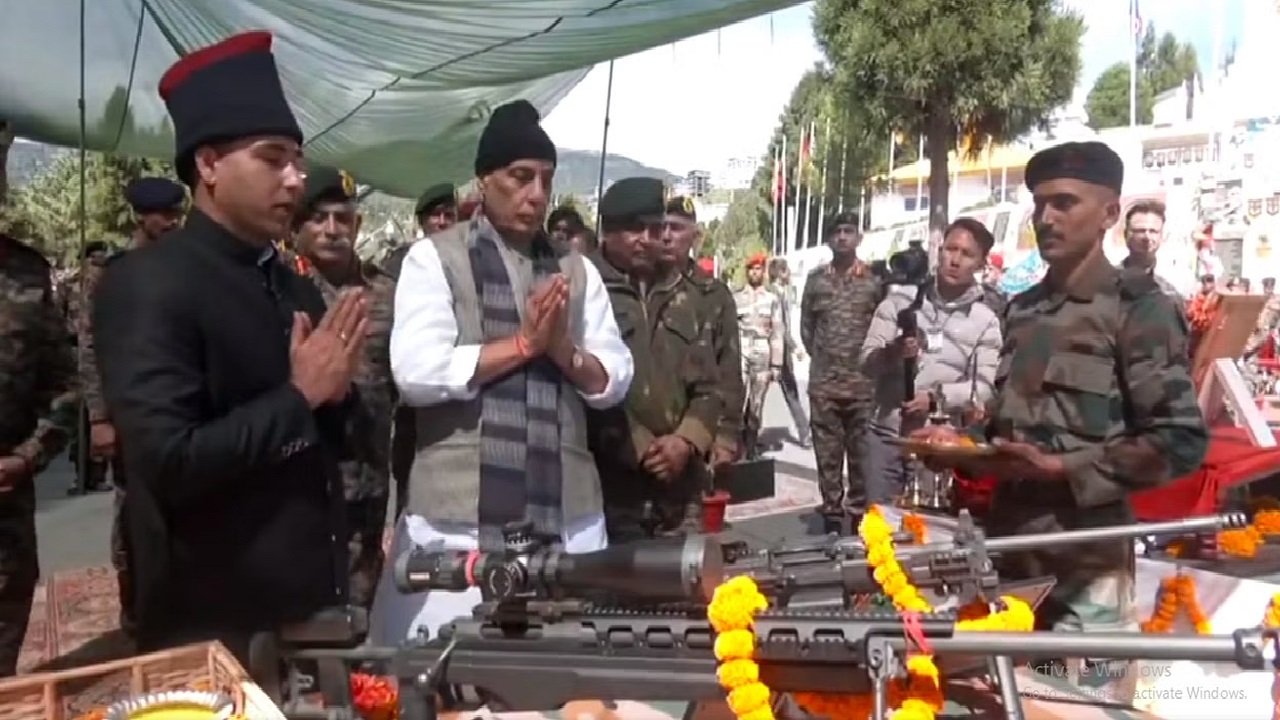 रक्षा मंत्री राजनाथ सिंह ने सैनिकों के साथ तवांग में मनाया दशहरा, देखें शस्‍त्र पूजा का VIDEO