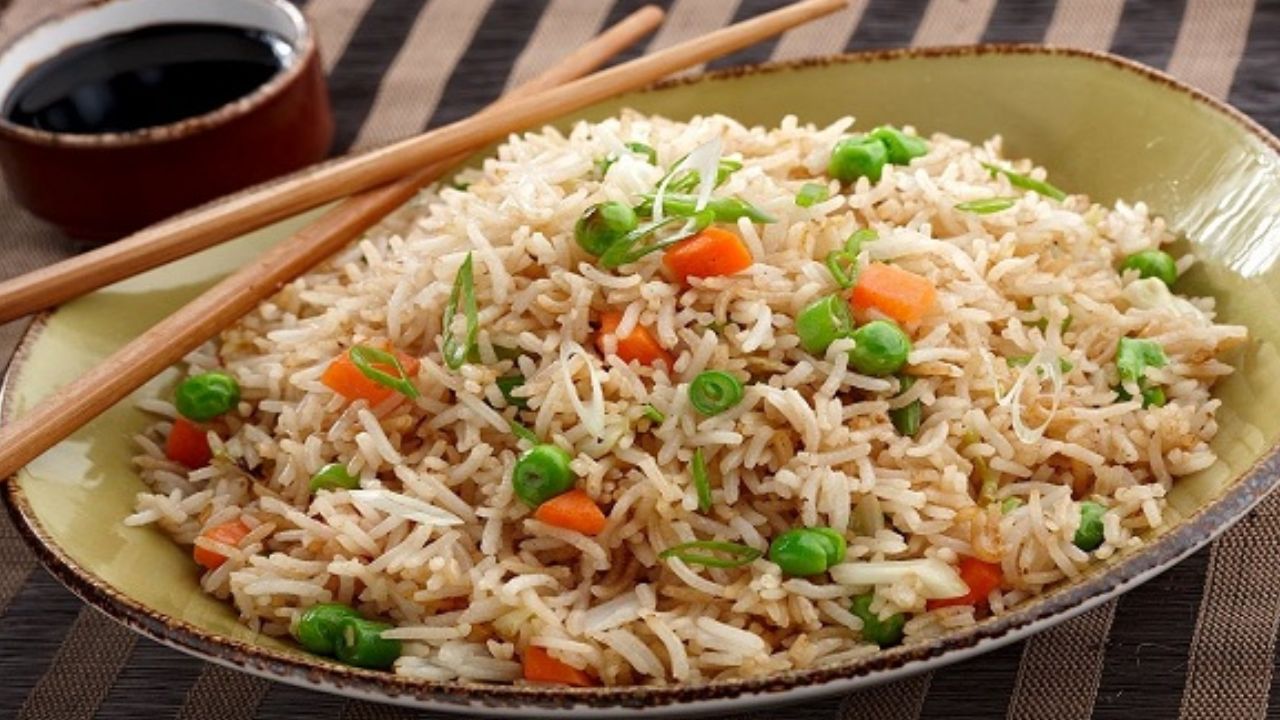 चावल में ऐसी कई चीजें पाई जाती हैं जो हमारे शरीर के अंगों को प्रभावित करती हैं. चावल में आर्सेनिक की मात्रा पाई जाती है जो
लीवर को नुकसान पहुंचा सकता है.