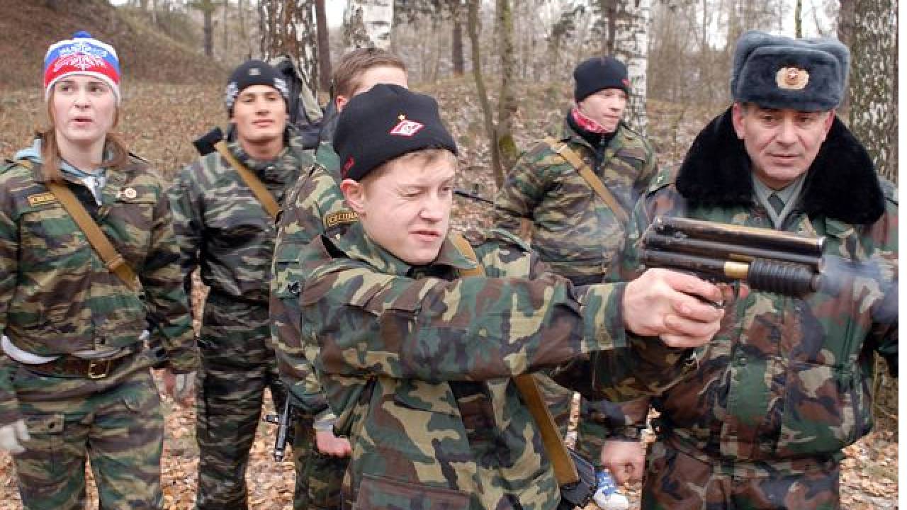 Russia-Ukraine War: क्या नई जंग की तैयारी में है रूस! स्कूल में ही बच्चों को दी जा रही युद्धस्थल जैसी खतरनाक ट्रेनिंग