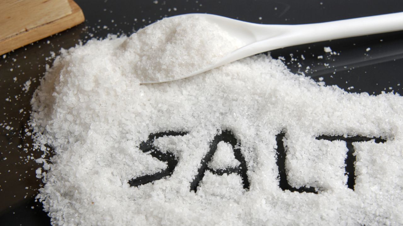 Salt: ज्यादा नमक खाने से आ सकता है हार्ट अटैक, हो सकती हैं ये बड़ी बीमारियां, रिसर्च में हुआ बड़ा खुलासा