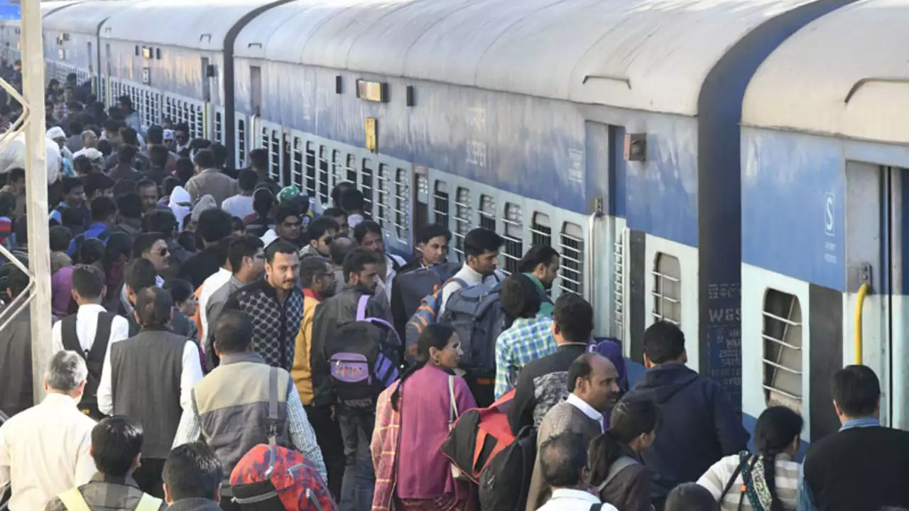 Indian Railway : दीपावली-छठ पर रेलवे का तोहफा, चलेंगी 14 स्पेशल ट्रेनें, जानें पूरी लिस्ट
