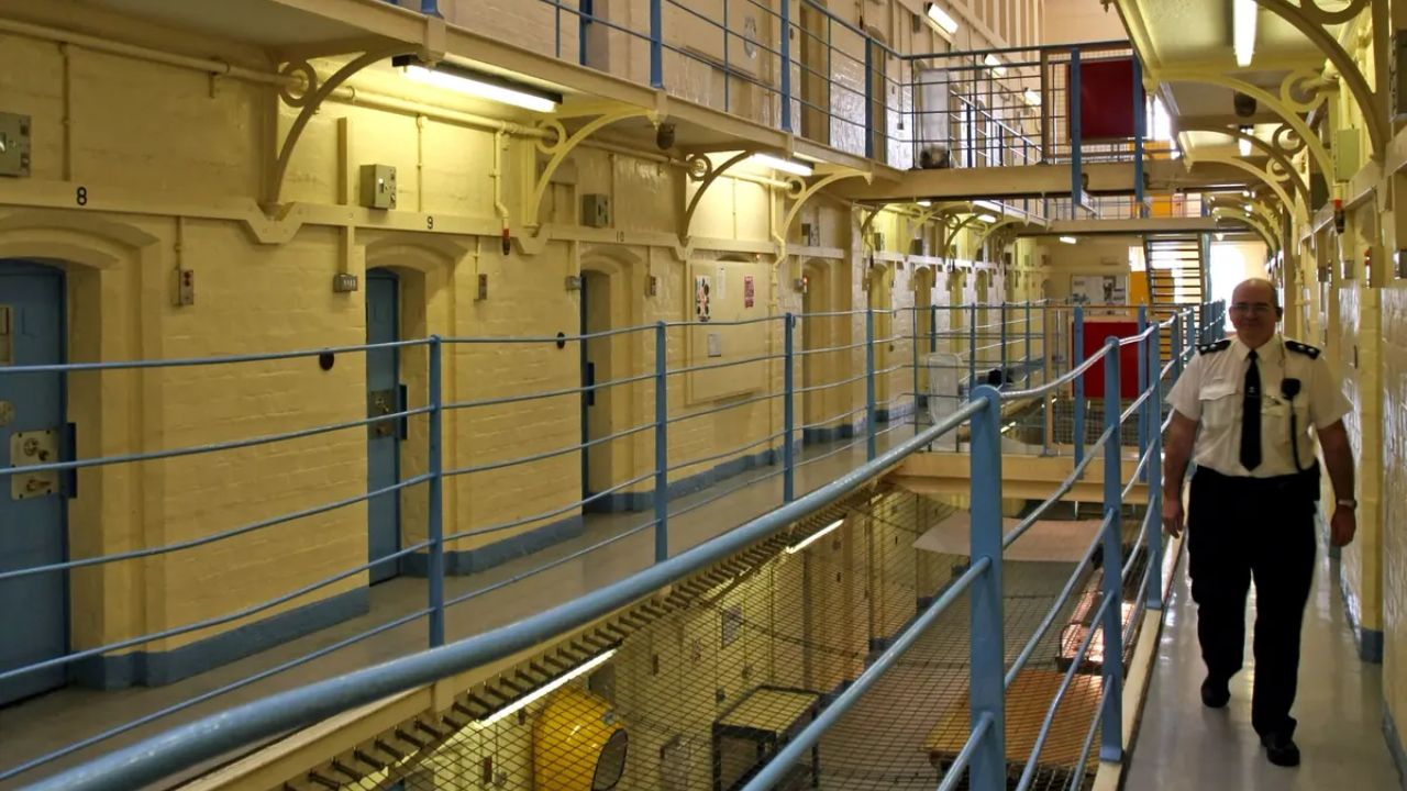 Best Prisons: इन सुपर जेलों के आगे फाइव स्टार होटल भी हो जाएं फेल, कैदियों को मिलती हैं ऐसी सुविधाएं