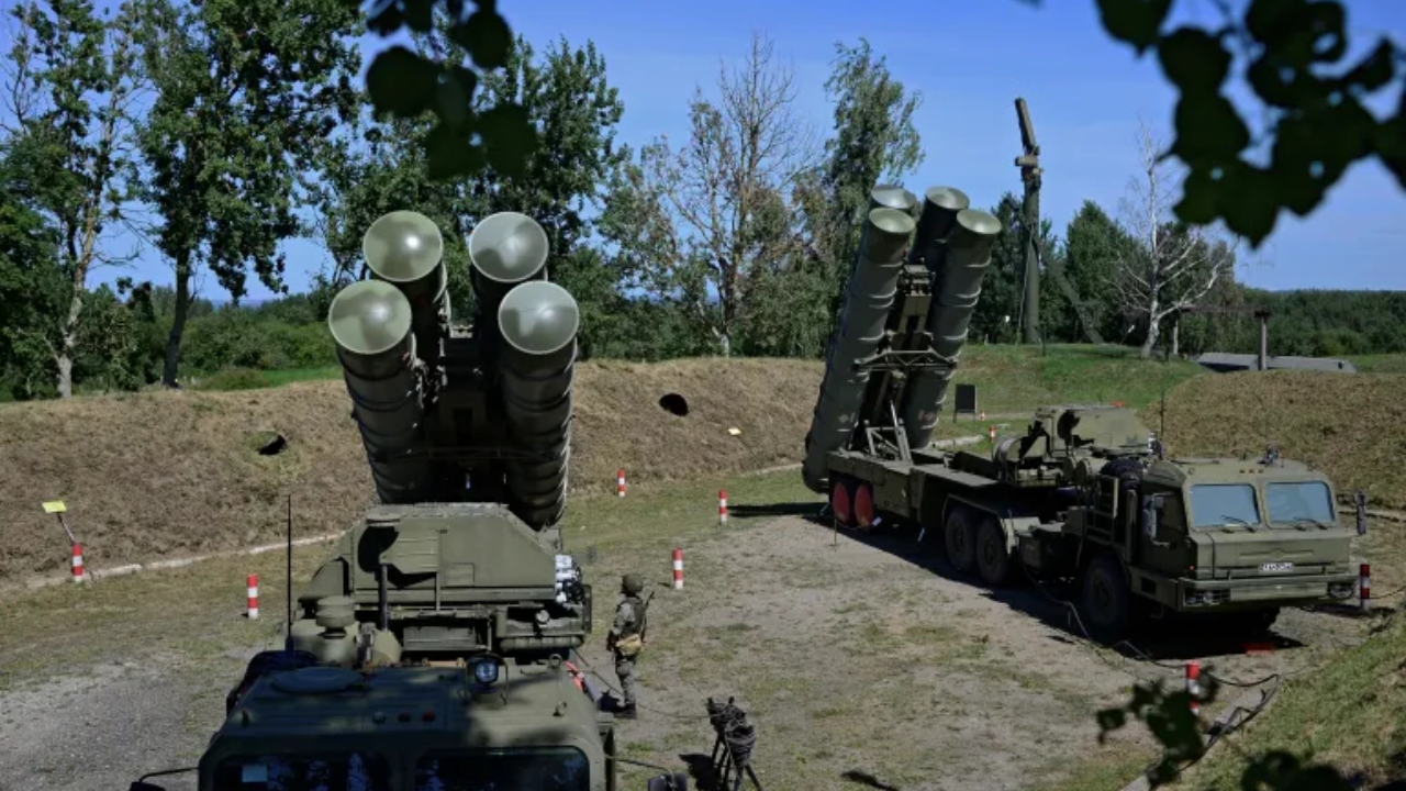 यूक्रेन ने तबाह किया रूस का S-400 मिसाइल सिस्टम, जेलेंस्‍की के दावे से हिले पुतिन
