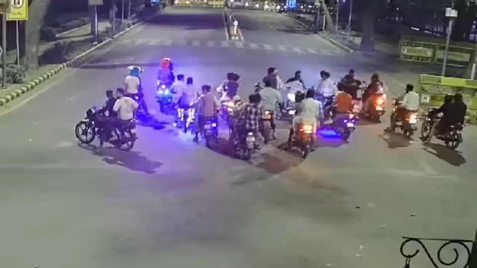 Delhi Crime News Police arrested 28 bikers riding bikes dangerously without helmets
