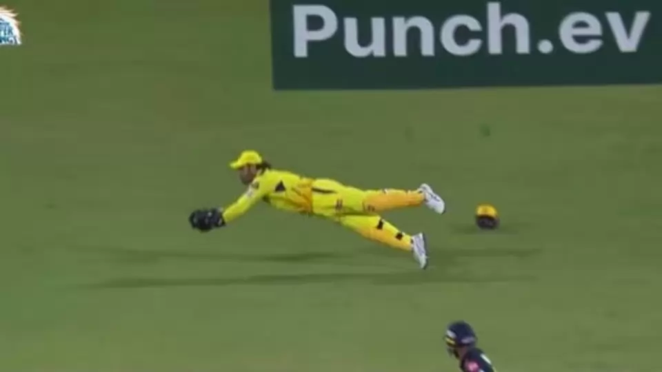 Dhoni Flying catch