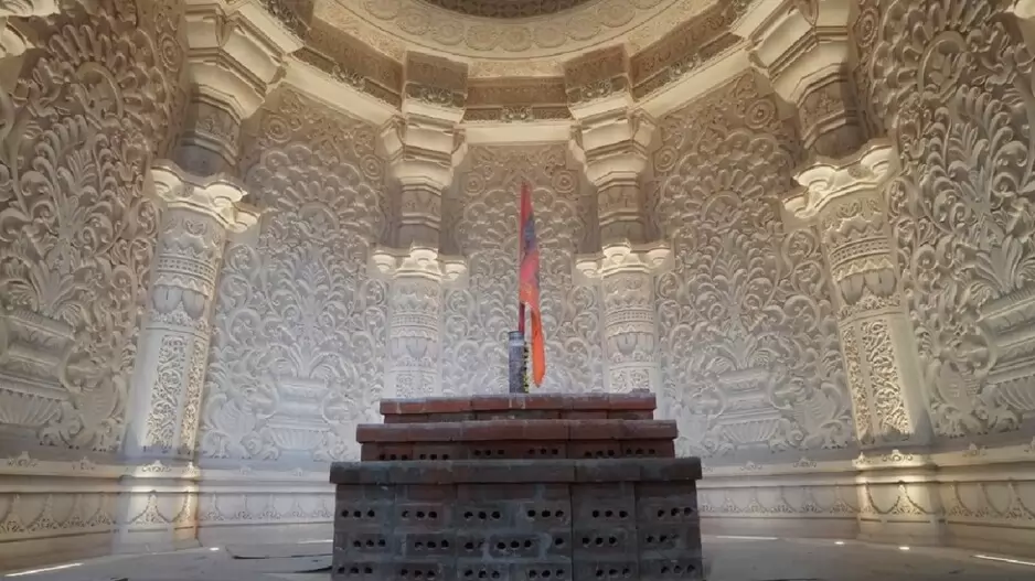  राम मंदिर गर्भगृह 