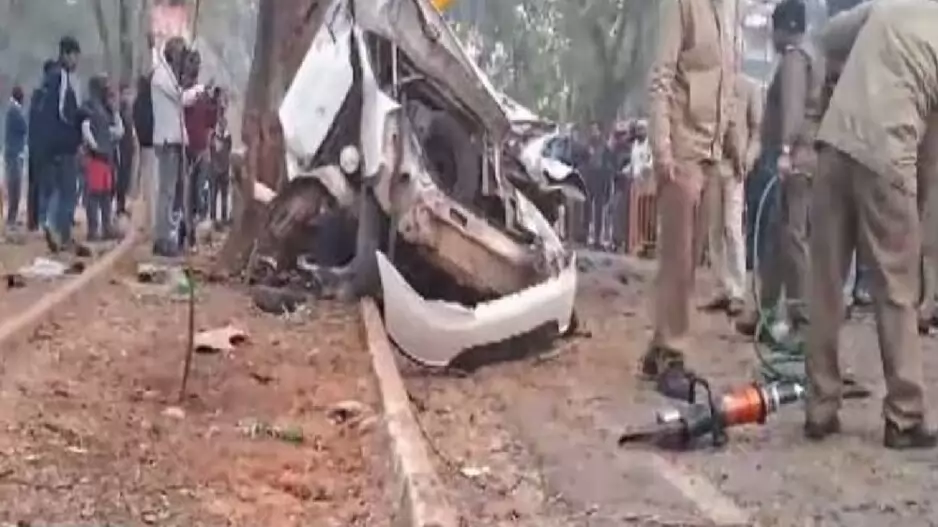 Jamshedpur road accident 6 friends died after celebrating new year party