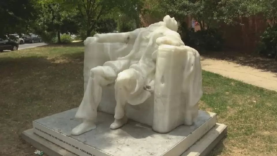 Abraham Lincoln wax sculpture melts
