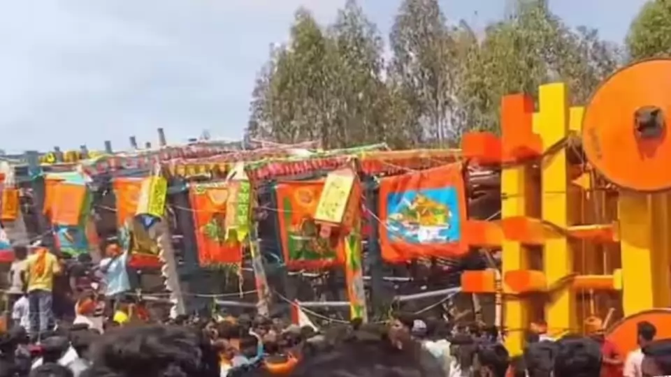 chariot fell during Madduramma Devi Jatre festival