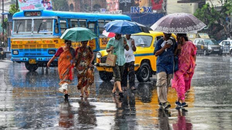 Storm wreaks havoc in Delhi, Punjab, Haryana, Uttar Pradesh.