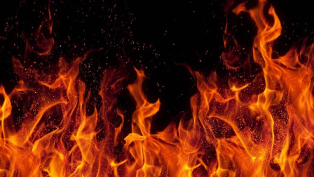 A huge fire broke out in a dyeing factory in Bhiwandi, Maharashtra