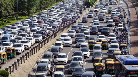 Mumbai-Pune Expressway jammed, 1 lakh vehicles to get hefty toll refund