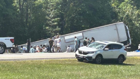 tour bus full of passengers crashed in New York