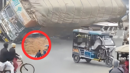 Truck Overturn Tragedy on Rampur Nainital Highway 