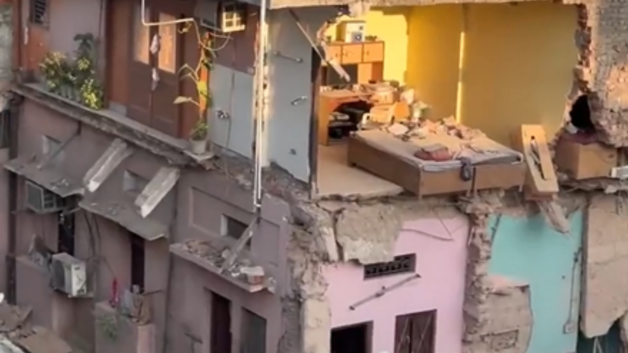  North East Delhi building collapse 