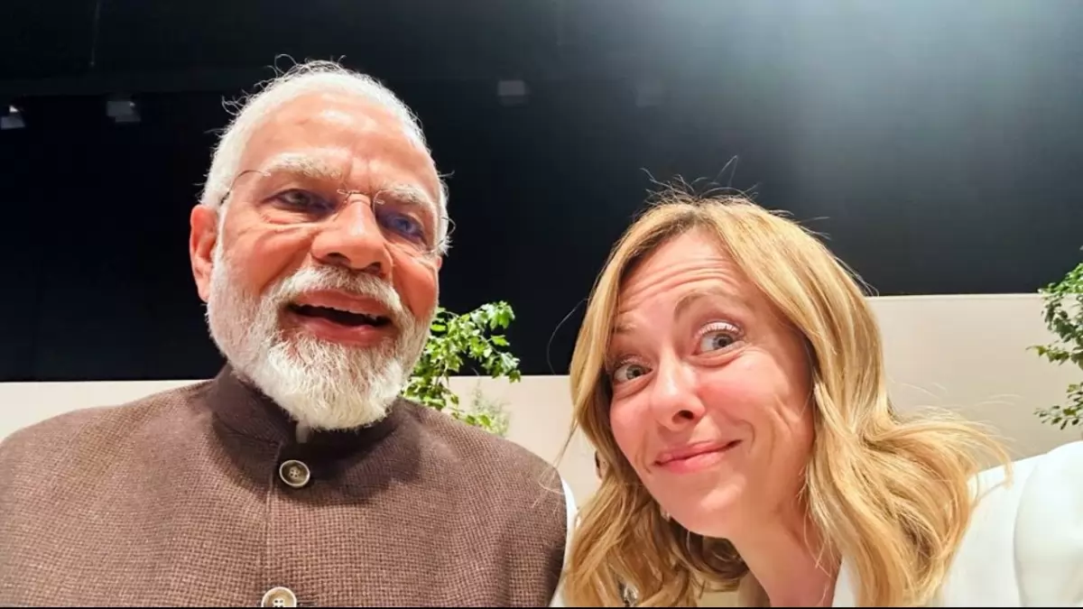 COP28 Summit: मोदी-मेलोनी की 'मेलोडी', सोशल मीडिया पर वायरल हुआ भारत-इटली के PM का सेल्फी सेशन- VIDEO - PM Narendra Modi and Giorgia Meloni's Melody, COP28 Buddies Share Selfies and Smiles- Watch