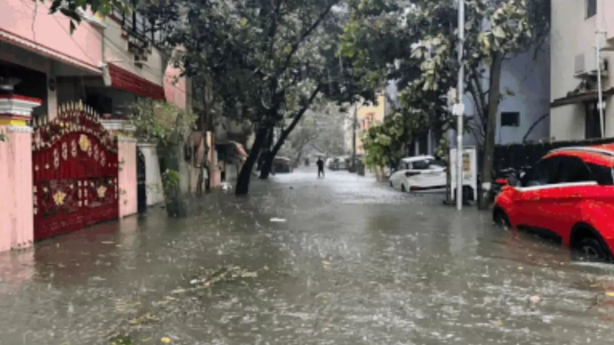 Cyclone Michaung: चेन्नई में भारी बारिश जारी, दो लोगों की मौत, लोगों को घर में रहने की अपील