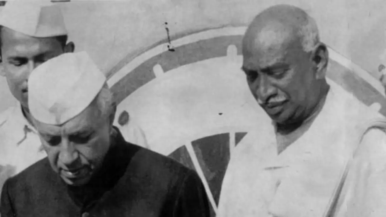 K Kamraj with Pandit Nehru
